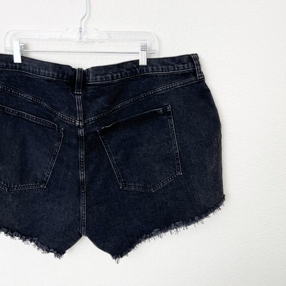 [Abercrombie & Fitch] Black High Rise Curve Love The Mom Short Raw Hem NWT Sz 22 - Picture 5 of 11